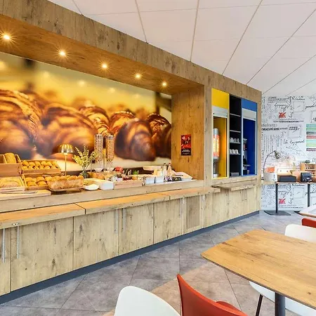 Hotel Ibis En Champagne