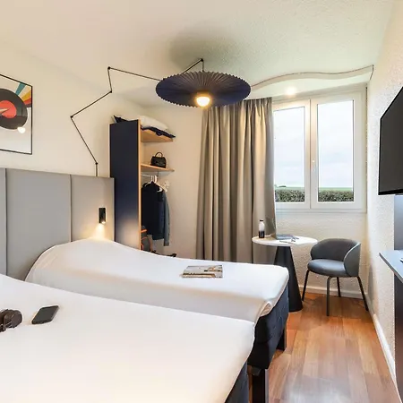 Ibis En Champagne Hotel 3*