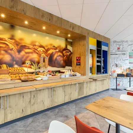 Ibis En Champagne Hotel