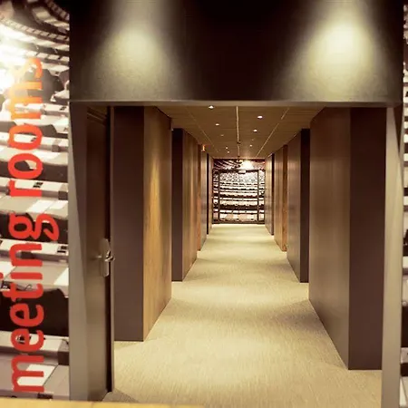 Hotel Ibis En Champagne