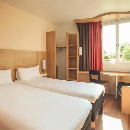 Hotel Ibis En Champagne